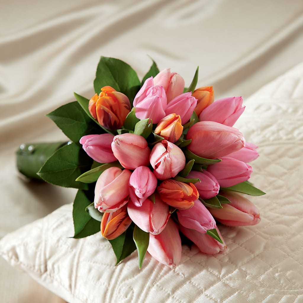 Embraceable Bouquet – Allure Floral Boutique, Wickliffe OH