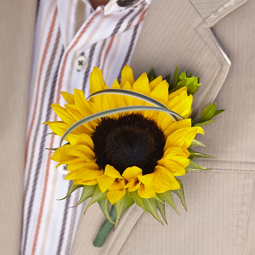 Free Spirit Boutonniere – Allure Floral Boutique, Wickliffe OH