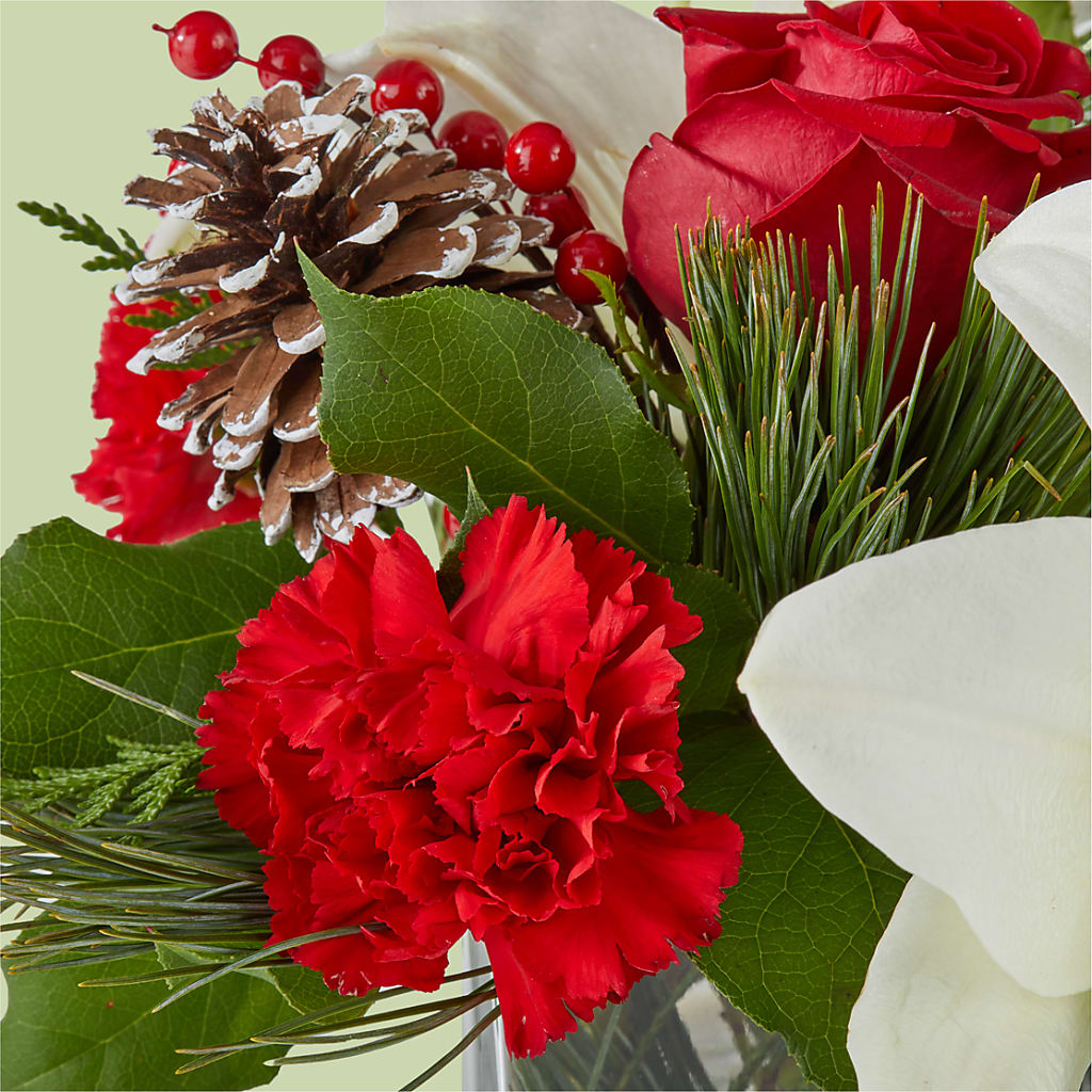 Glistening Icicles Bouquet –  Allure Floral Boutique, Wickliffe OH